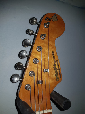 CrApple headstock resize.jpg