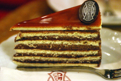 Dobos_cake_(Gerbeaud_Confectionery_Budapest_Hungary).jpg