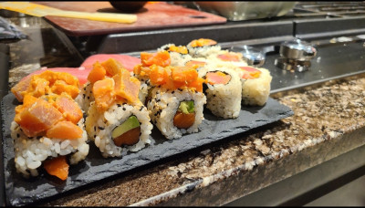 Salmon-avocado and spicy tuna