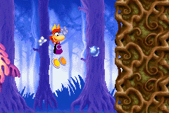 Un Lums bleu dans la version Game Boy Advance de Rayman contre les Lapins Crétins.