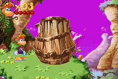 Rayman devant un tonneau géant.