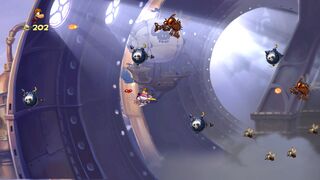 Des grosses mouches mécaniques crachant des boules de feu dans Décroche les étoiles.