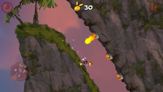 Rayman courant en évitant des boules de feu
