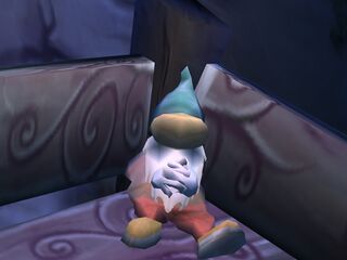 Le Raymanain de jardin couché dans la grande charrette.