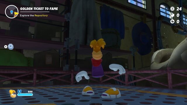 Mr Dark köpenyének és kalapjának másolatai lógnak a falon, a Rayman in the Phantom Show-ban.