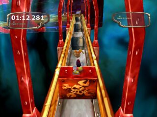 Des tonneaux métalliques dans Finale Électrique (Rayman M).