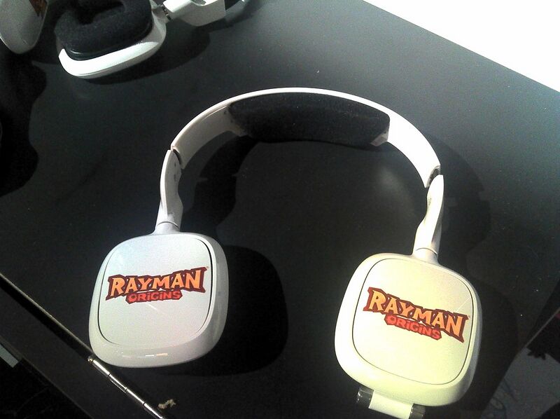 File:RO Headphones E32011 Booth.jpg